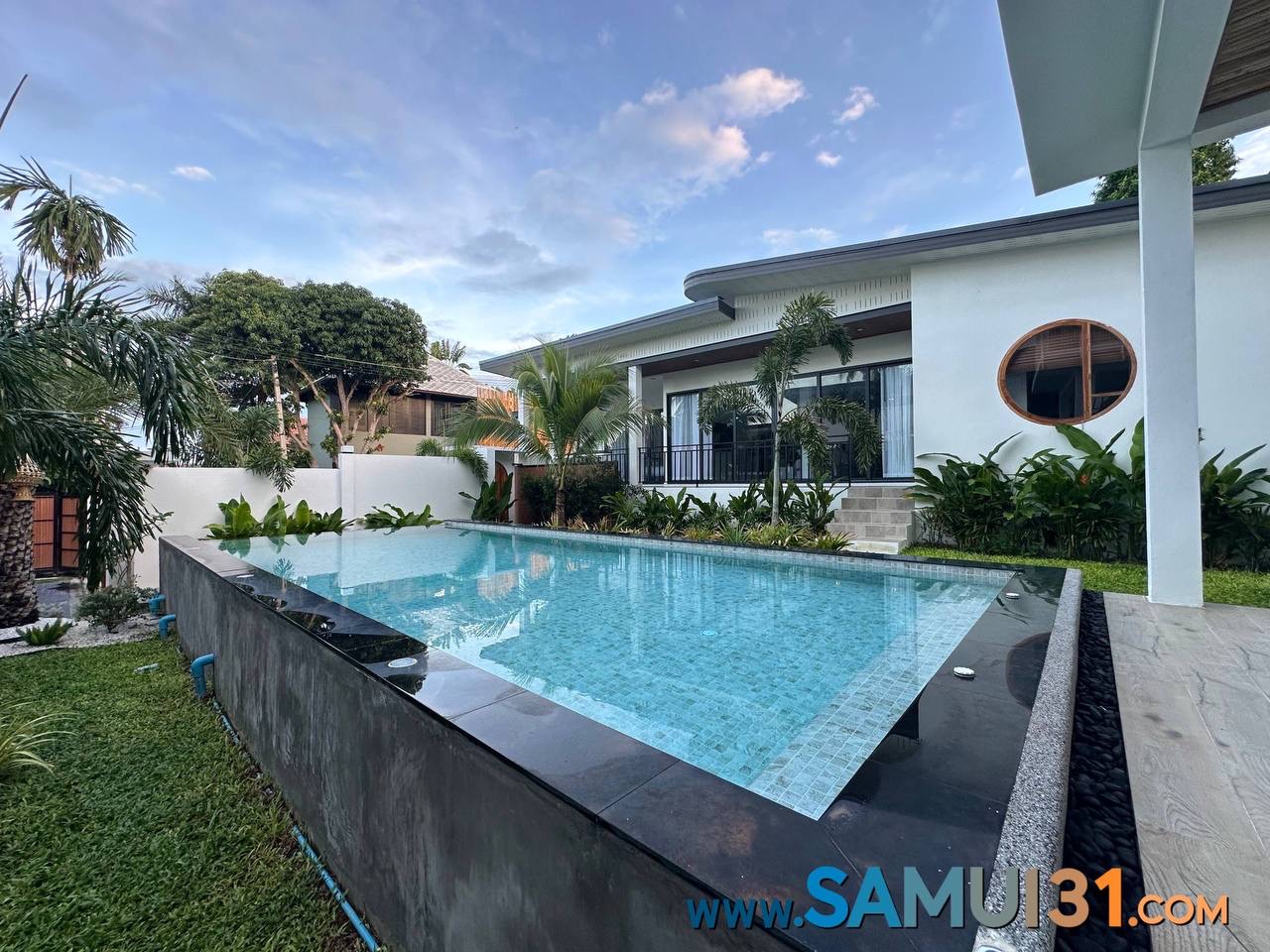 Вилла с тремя спальнями