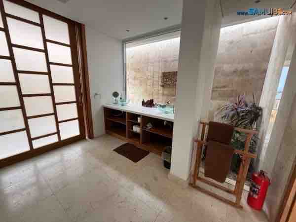 Вилла с четырьмя спальнями