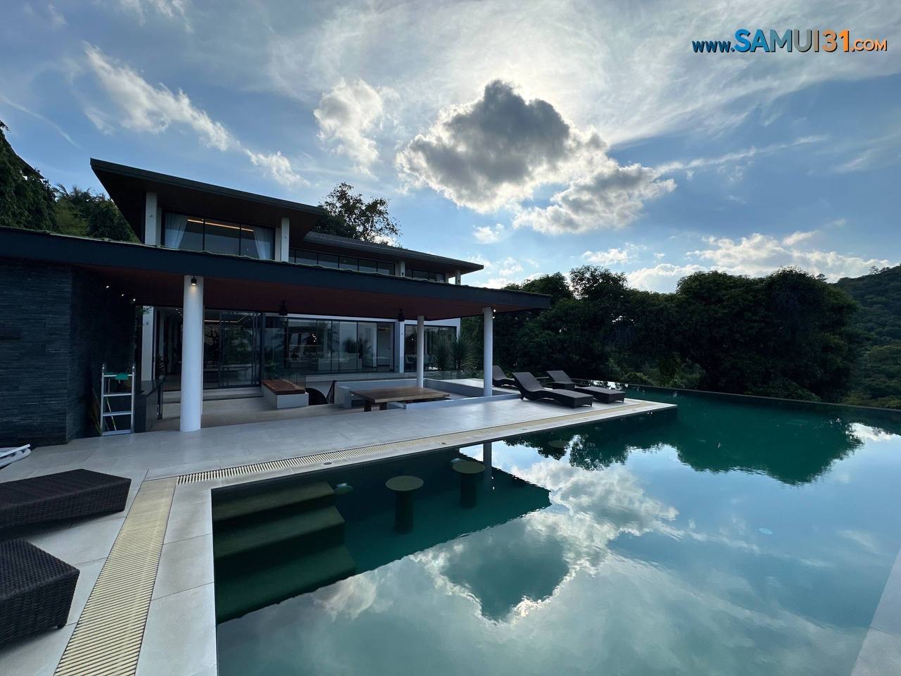 Вилла с пятью спальнями