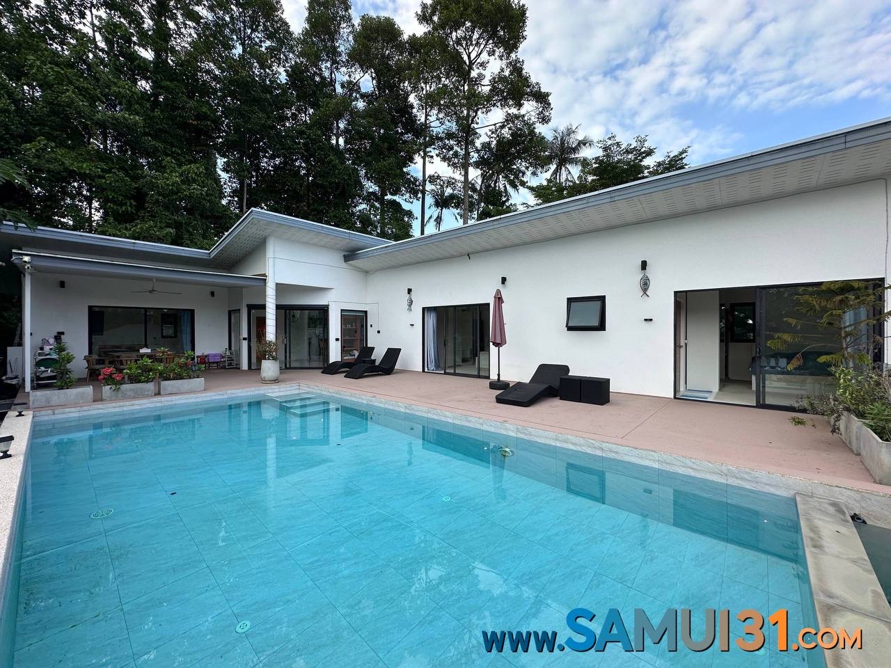 Вилла с четырьмя спальнями