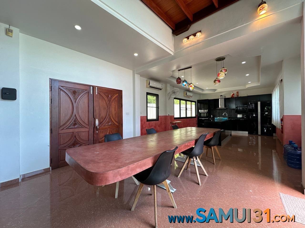 Вилла с четырьмя спальнями