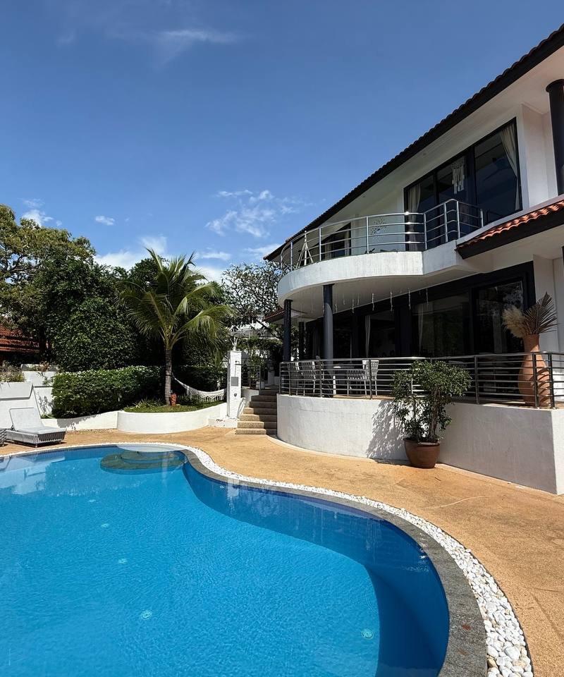 Вилла с четырьмя спальнями